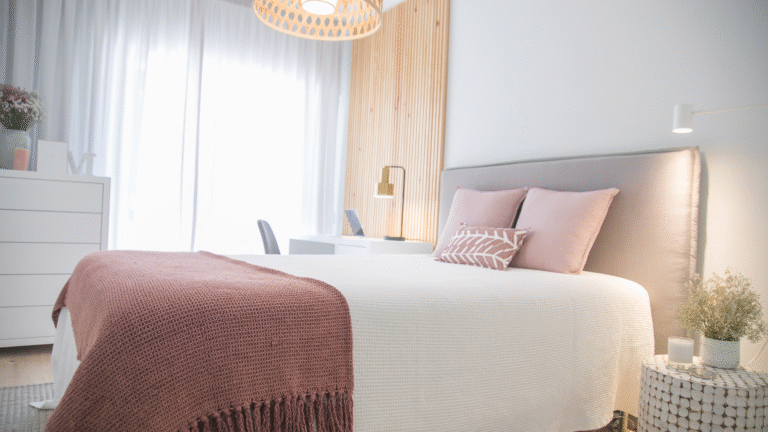 How to Create a Minimalist Bedroom That Feels Luxurious